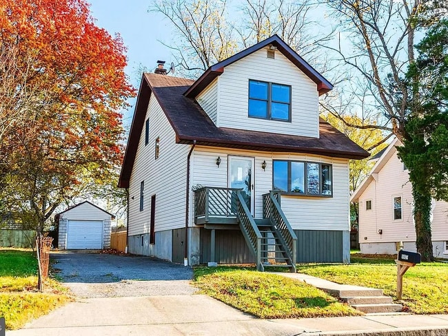 Building Photo - 5927 Greenhill Ave