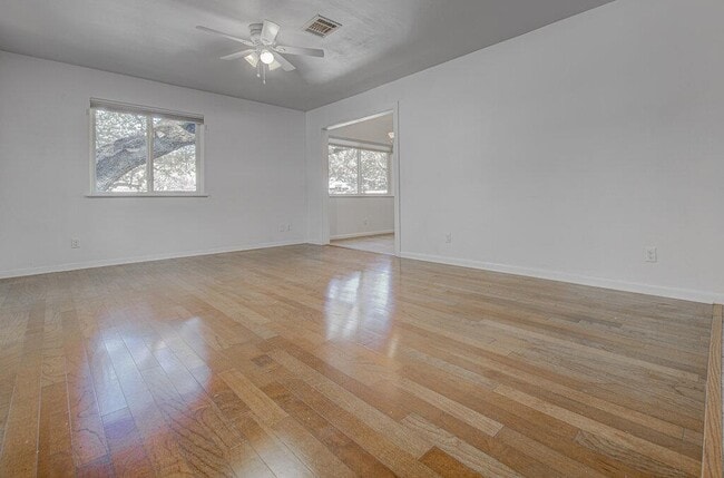 Building Photo - 2400 Spring Creek Dr