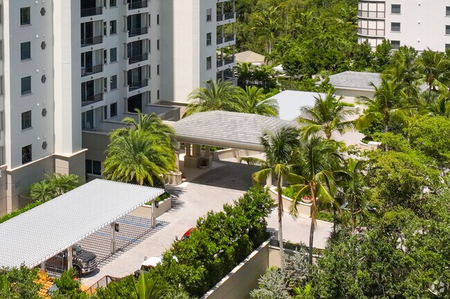 8960 Bay Colony Dr. Nápoles, FL 34108-0760 - Toscana at Bay Colony