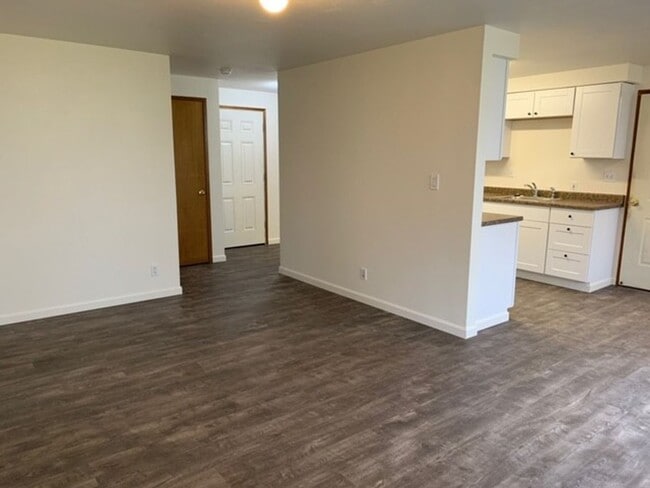 Building Photo - 1350 Alder Dr