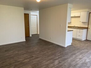 Building Photo - 1350 Alder Dr