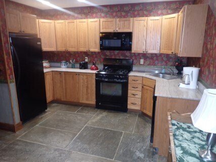 Foto del edificio - 223 Huggins Rd