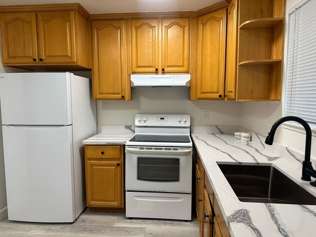 Photo - 5200 Snow Dr Apartment