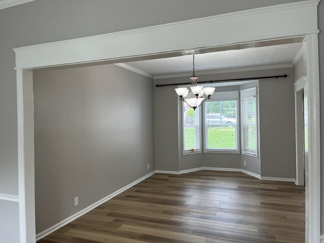 Building Photo - "Charming Franklin Retreat: 3-Bedroom Have...