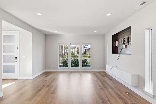 Foto del edificio - Modern Happy Valley Home with Designer Finishes & Spacious Open Layout