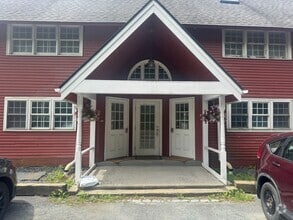 Building Photo - 1856 Quechee Main St