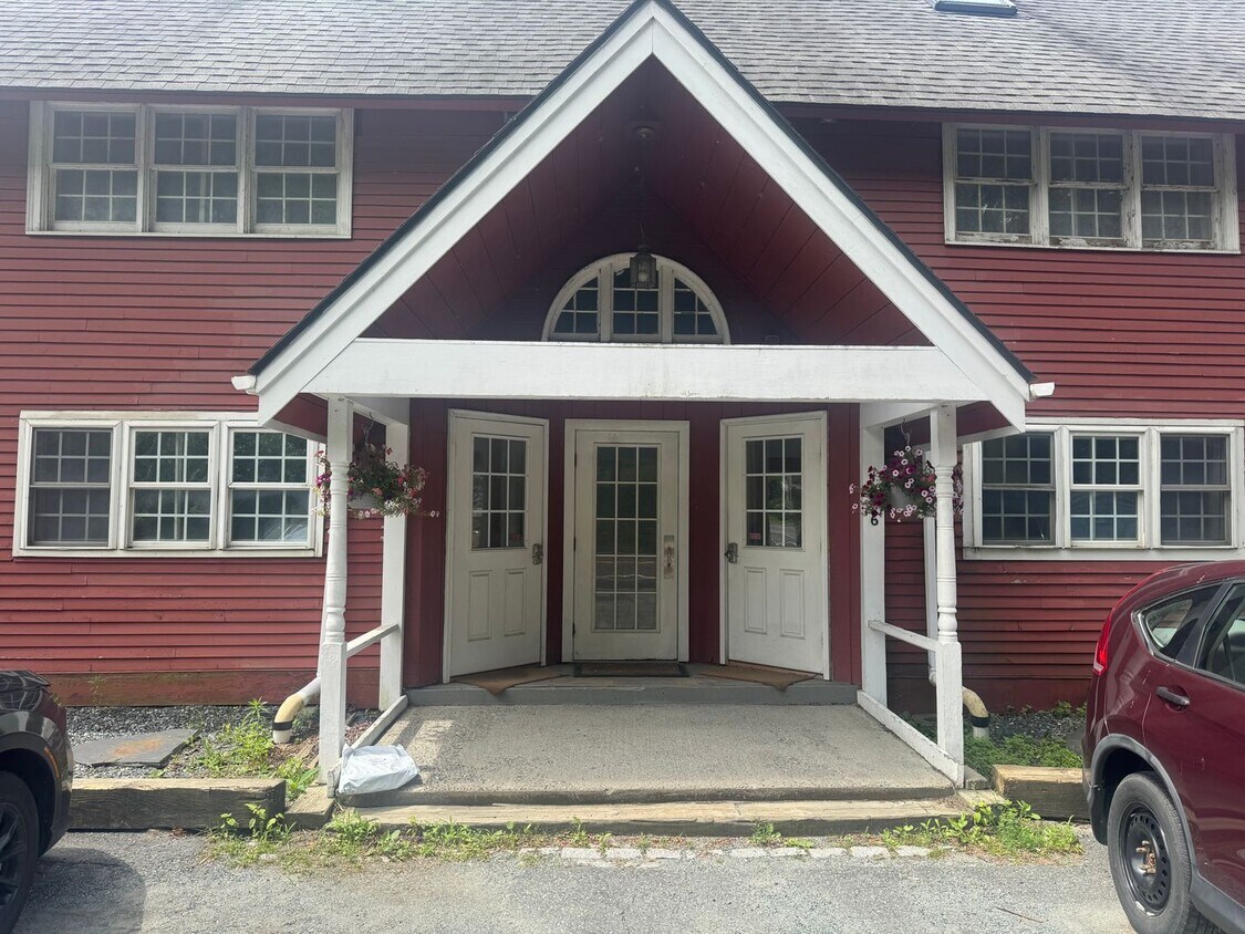 Foto principal - 2 bedroom with loft in downtown Quechee