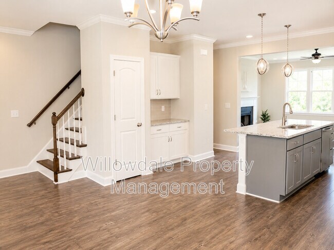 Foto del edificio - 904 Laurel Gate Dr