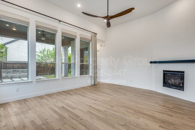 Foto del edificio - 3213 Alexandra Ln