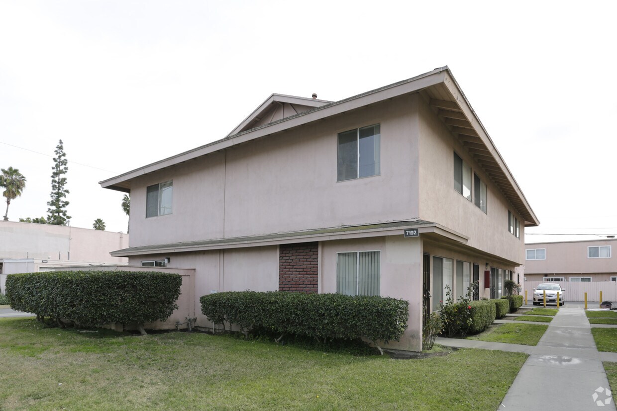 Primary Photo - Maple Village (por)