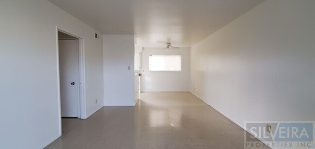Building Photo - Three Bedroom Home In Santa Maria!