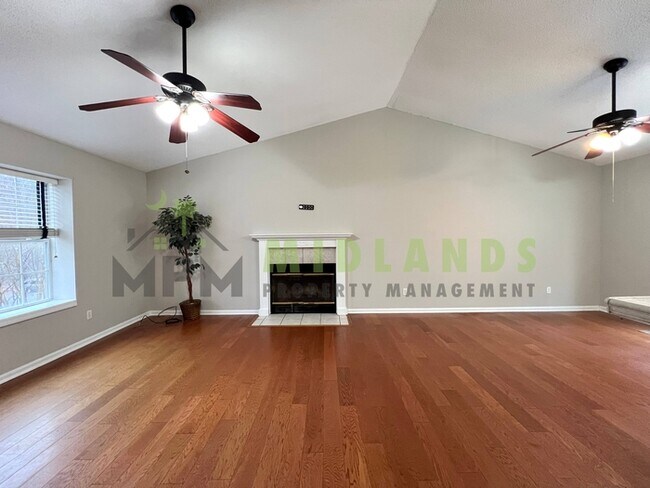 Foto del edificio - 844 Bentley Dr