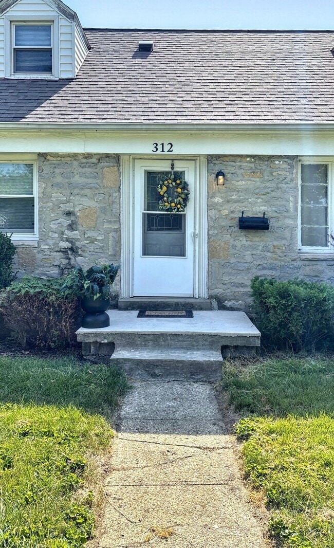 Building Photo - 312 Robinwood Ave