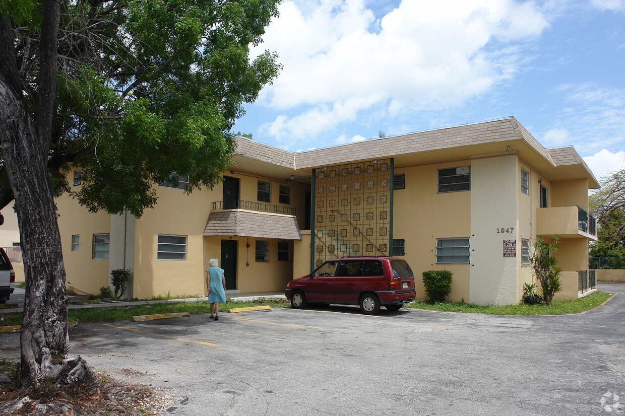 Primary Photo - 1047 SW 7th St