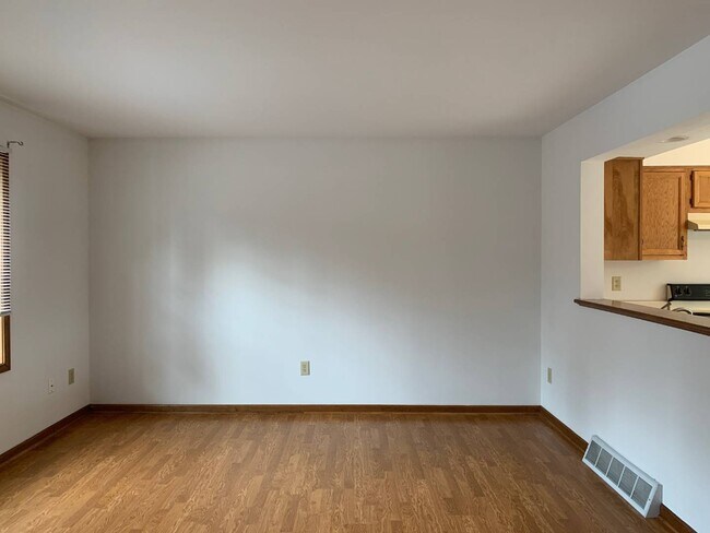Building Photo - 35 Woodin Rd