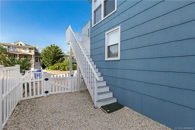 Building Photo - 212 Pelham Ave