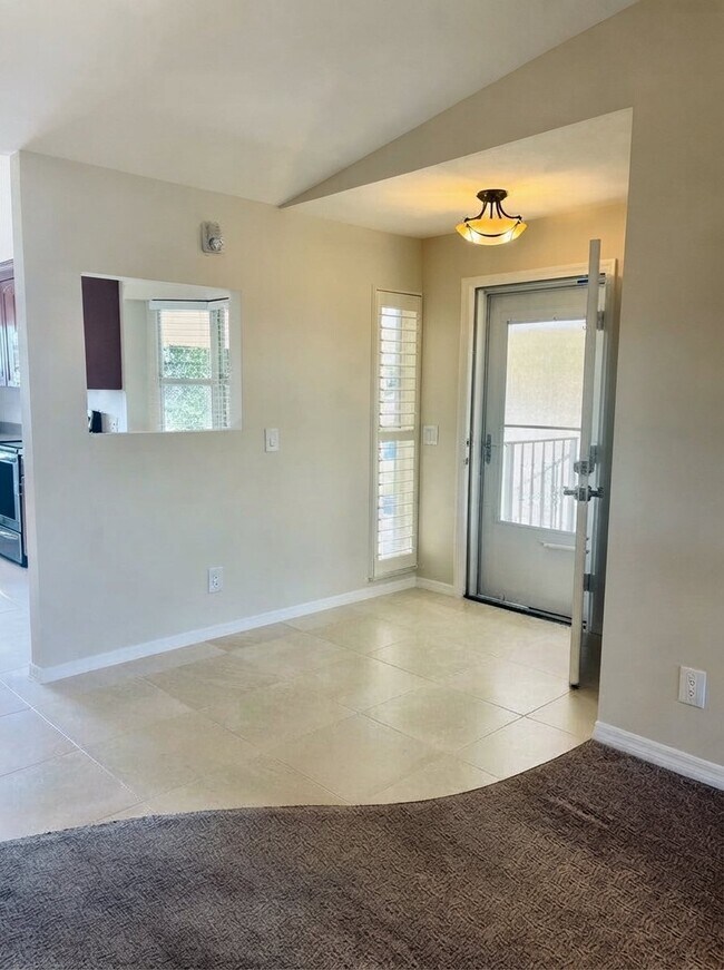 Building Photo - 600 E Lake Jasmine Cir