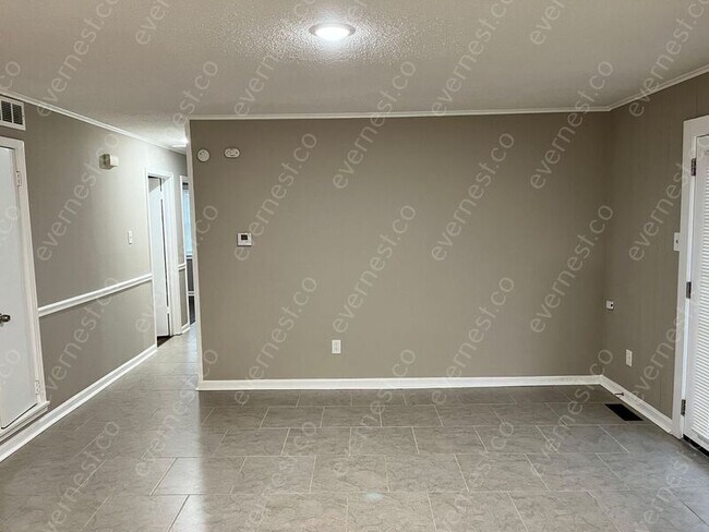 Foto del edificio - 825 W South St