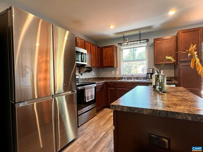 Foto del edificio - 155 Richards Ct