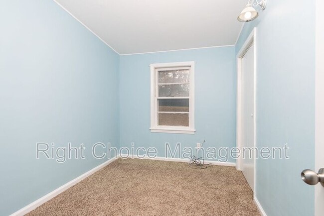 Foto del edificio - 5847 Forrest Rd