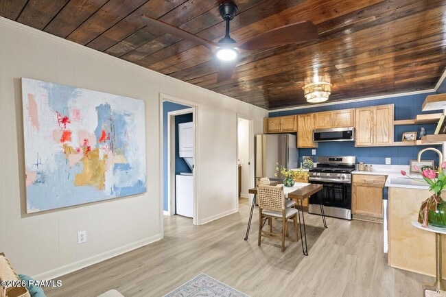 Foto del edificio - 328 Theodora Blvd