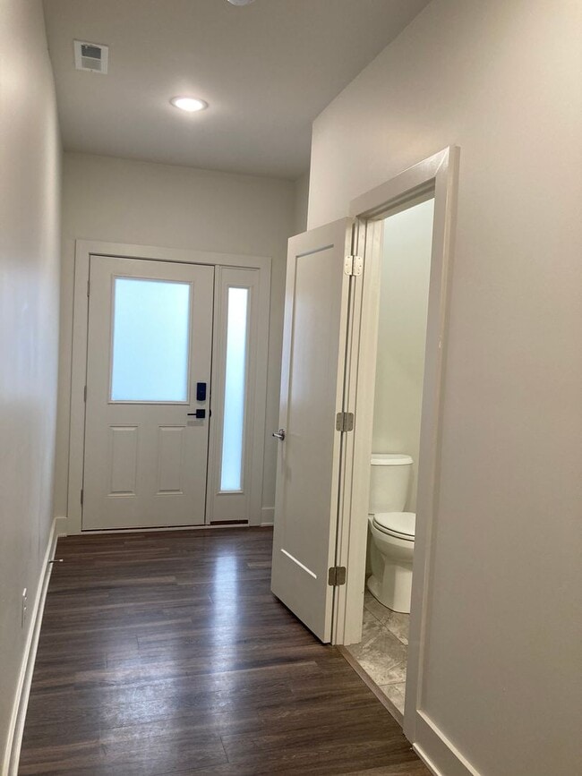 Building Photo - **LESS THAN 10 miles to Fort Knox**