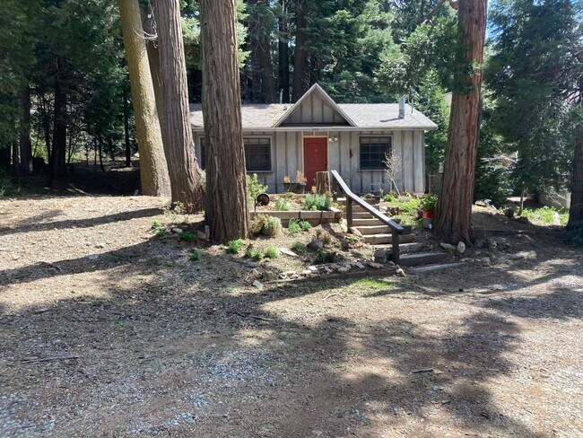 Building Photo - Charming Cottage