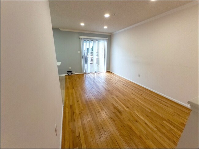 Foto del edificio - 2203 Bear Valley Terrace