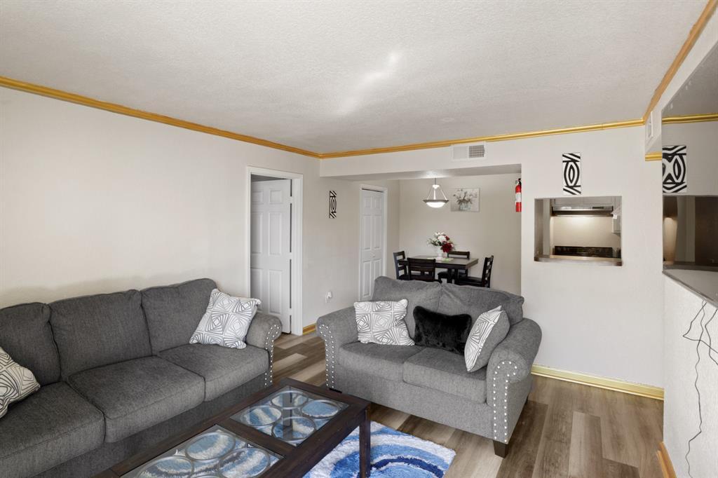 Foto principal - 8100 Creekbend Dr