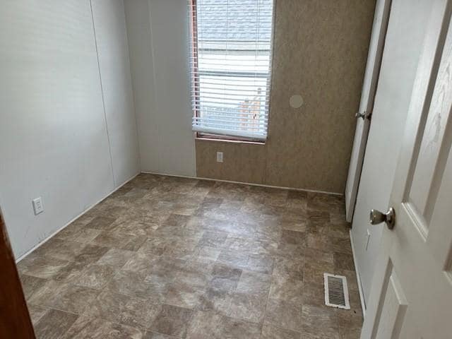 Building Photo - 16915 Balmoral-