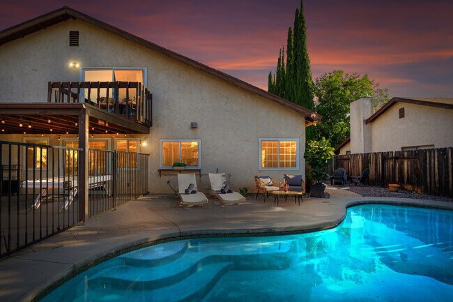Building Photo - 458 Las Brisas Dr
