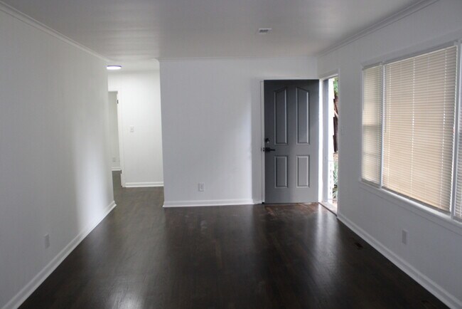 Foto del edificio - Spacious 4 Bedroom, 3 Full Bath Home In In...
