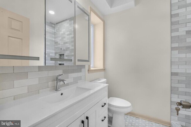 Foto del edificio - 2528 E Allegheny Ave