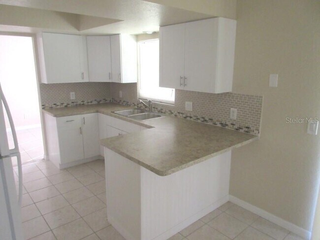 Building Photo - 979 Roseway Terrace NW