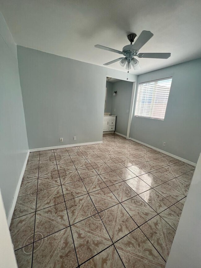 Foto del edificio - 11151 Paloma Ave