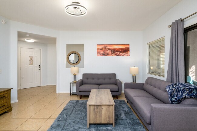 Foto del edificio - 9455 E Raintree Dr