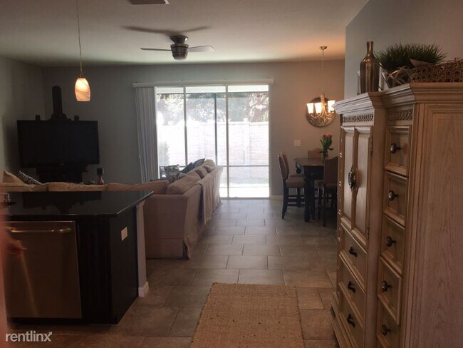 Foto del edificio - 3 br, 2.5 bath Townhome - 6433 Baytown Dr