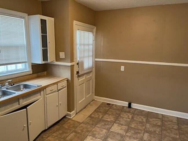 Building Photo - Under Repair