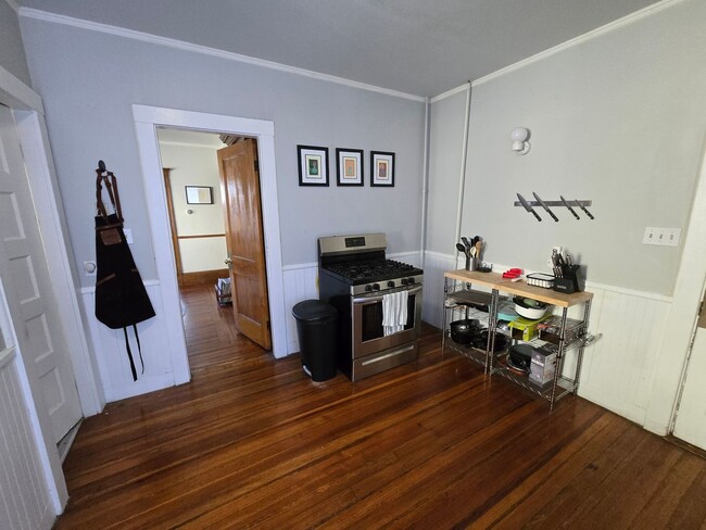 Photo - Pet friendly - Big Yard - Free on site Laundry - Oak Square Apartment