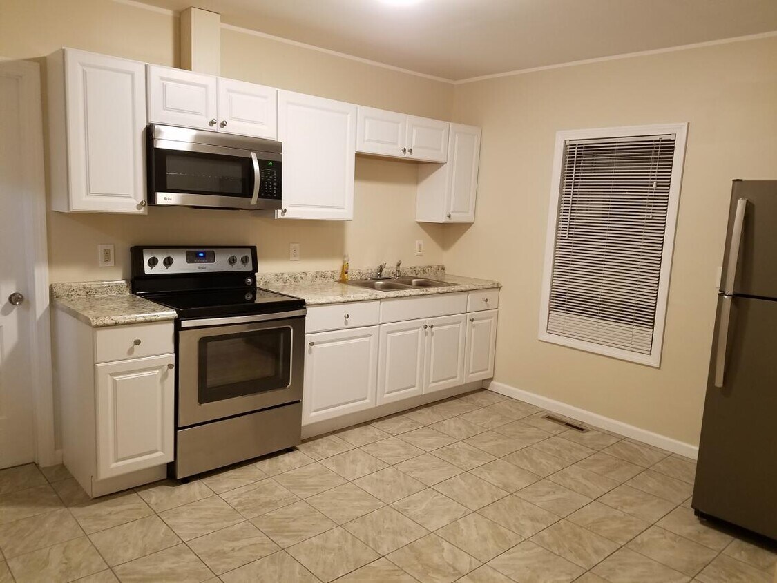 7 Phelps Ave Unit Second floor, Westfield, MA 01085 Apartments in Westfield, MA