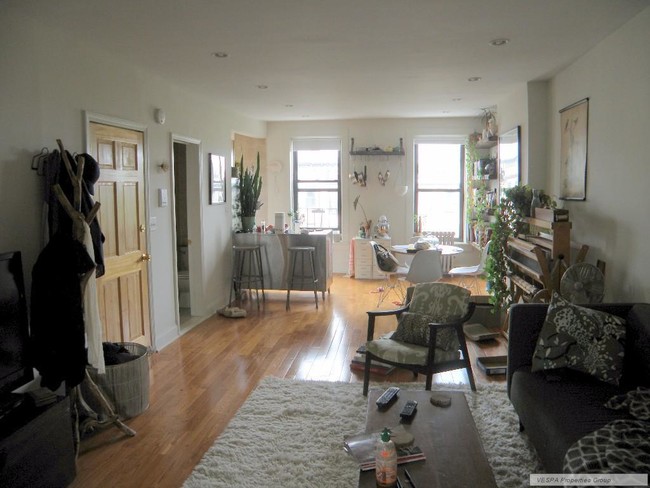 Building Photo - 37 2nd St