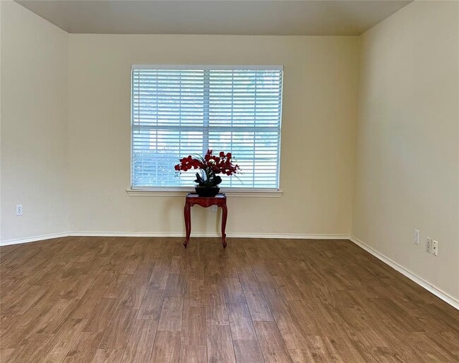 Building Photo - 2325 Clover Ridge Dr