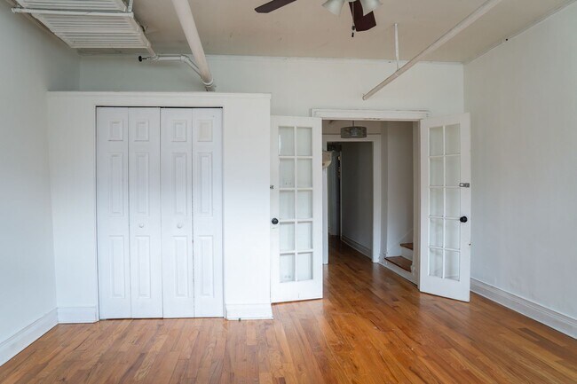 Building Photo - Albany Park - 1 Bed / 1 Bath, English Gard...