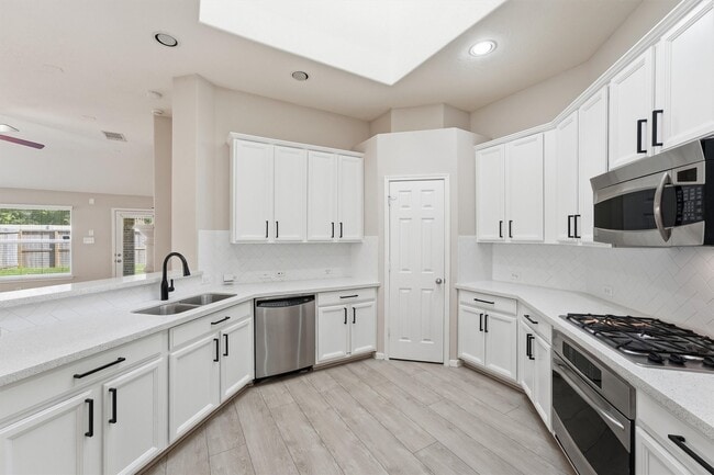 Building Photo - 11422 English Rose Trail