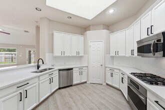 Building Photo - 11422 English Rose Trail