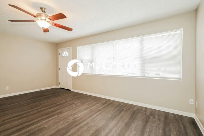 Building Photo - 3 Bedroom Pet-Friendly Home in Jacksonville, FL with Main Street Renewal