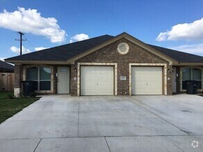 Building Photo - 406 Sladecek Dr