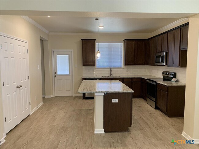 Foto del edificio - 612 Ripplewood Dr