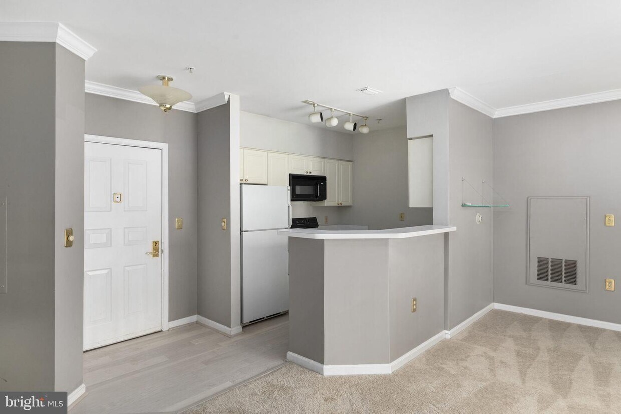 2204 Westcourt Ln Unit 115, Herndon, VA 20170 Room for Rent in