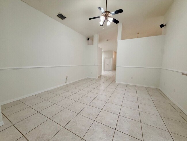 Building Photo - 9427 Hunters Pond Dr